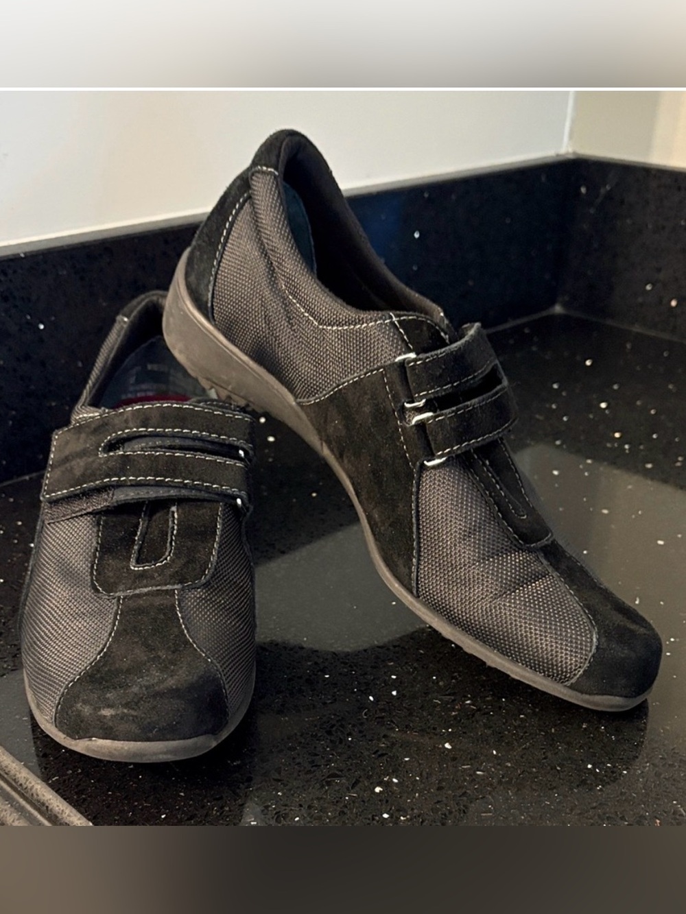*Munro Women’s Jolliet Black Velcro Adjustable Closure Sneaker Casual  Work Shoe
